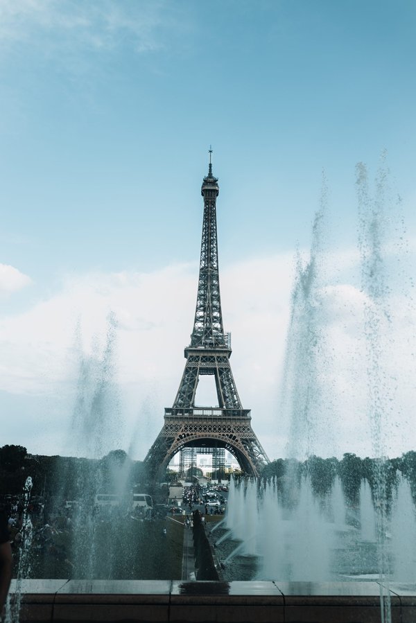 Quelle est la première ville construite en France ?